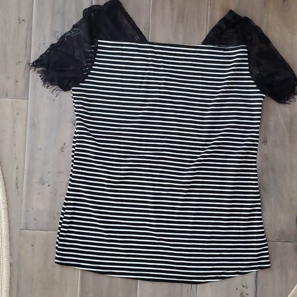 CLEARANCE XL Only Left! Tee Tshirt Top Lace Sleeves V-neck S/S - Picture 3 of 3